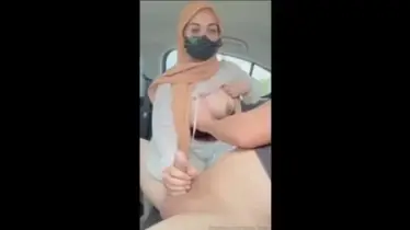 Hijab Coklat Dientot Liar Di Mobil